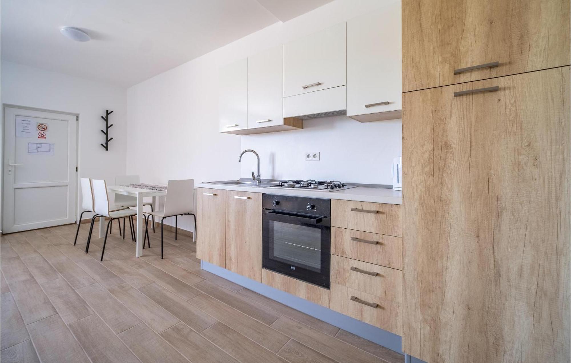 1 Bedroom Beautiful Apartment In غاكوفيتسا المظهر الخارجي الصورة